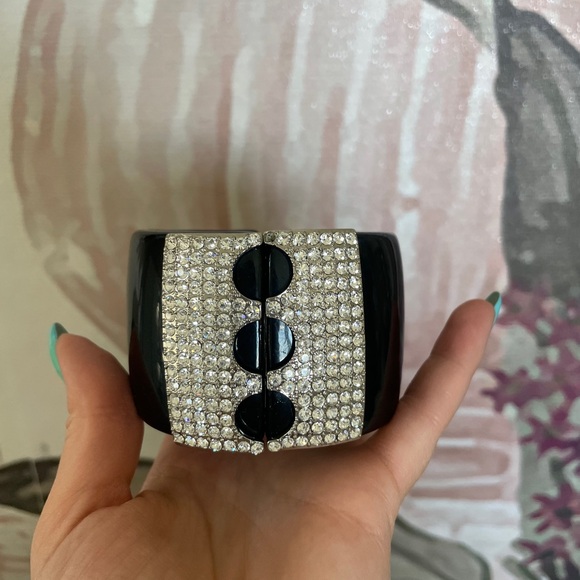 Black acrylic wide magnet statement bracelet with crystals silver - Picture 7 of 7